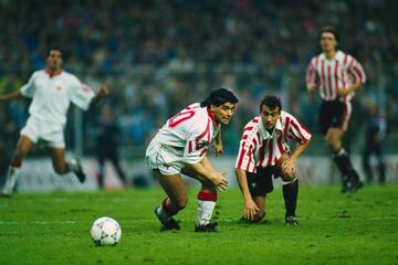 El astro argentino lleg¨® a Sevilla en la temporada 92/93. Tras ello se march¨® al Newell's.