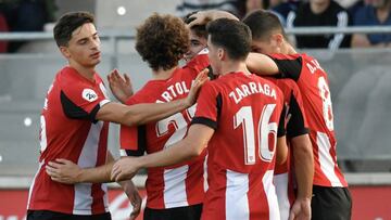 Celebración del Bilbao Ahletic ante el Valladolid Promesas