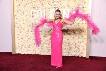 Margot Robbie durante la alfombra roja de la 81ª edición de los Globos de Oro que se ha celebrado en el Beverly Hilton de Los Ángeles.