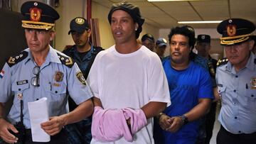 Ronaldinho, un ídolo caído en prisión preventiva