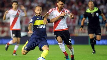 Dar&iacute;o Benedettto y Leo Ponzio durante un Boca Juniors-River Plate.