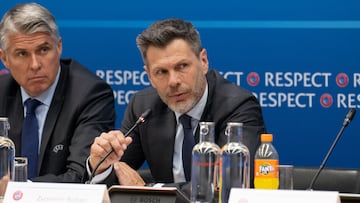 Zvonimir Boban durante una conferencia de prensa.