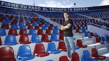 Róber Pier se ha consolidado como uno de los escuderos de la nueva defensa de tres del sistema de Paco López.