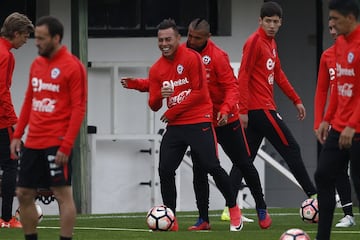 Valdivia y Paredes disfrutaron su regreso a la Roja