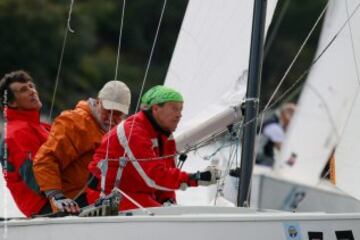 Alfonso Colón de Carvajal y su barco Guia II, los nuevos campeones de la prueba.
