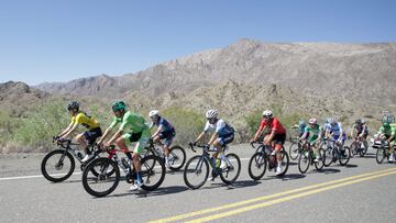 Fernando Gaviria ganó la cuarta etapa de la carrera argentina. Se impuso en el embalaje ante Peter Sagan y celebró por primera vez con el Movistar Team.