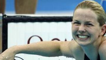 La alemana Britta Steffen muestra su alegría tras batir el récord mundial de los 100 metros libres.