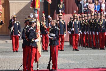 La Princesa Leonor jura bandera en el Patio de Armas de la Academia General Militar de Zaragoza.