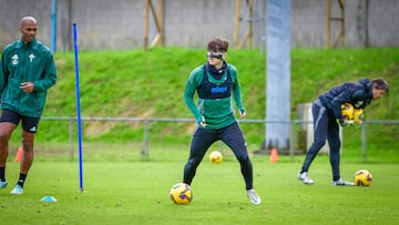 Aitor Bu?uel durante un entrenamiento del Racing de Ferrol.