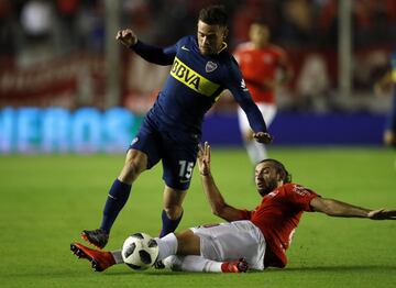 Buenos Aires 15 abril 2018, Argentina
SUPERLIGA
Independiente vs Boca Juniors por el Torneo Local, en el Estadio Libertadores de America
Nahitan Nandez de Boca Juniors y Gaston Silva de Independiente
Foto Ortiz Gustavo