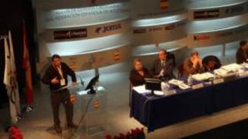 <b>EXPLICACIÓN. </b>José María Odriozola se dirige a los asambleístas analizando la política antidopaje.