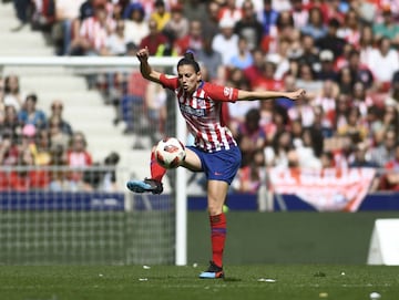 Mediocentro. 20 partidos (1.055 minutos). 1 asistencia.

La francesa ha tenido más protagonismo que el año pasado. En muchos partidos, Sánchez Vera la ha sacado para reforzar la medular junto a Meseguer y tener mejor balance defensivo. Siempre cumple.