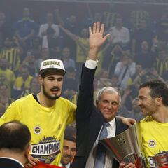Obradovic iguala las 9 del Madrid y hace historia en Turquía