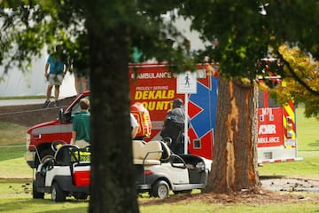 Una tormenta eléctrica paró el juego en el East Lake Golf Club de Atlanta, el campo en el que se disputa el Tour Championship, la final de la millonaria FedEx Cup. Un rayo cayó sobre un árbol, que se incendió y provocó que varios espectadores resultaran heridos. Varias ambulancias se dirigieron al lugar del suceso, aunque, según la NBC, no correrían peligro las vidas de ninguno de los afectados.