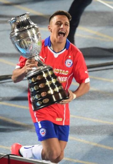 El delantero chileno anotó el penal que le dio a Chile su primera Copa américa. Además, fue figura indiscutida en la Premier League, y el pilar fundamental del Arsenal. 