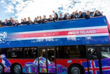 Las im芍genes del recibimiento a la selecci車n de Islandia