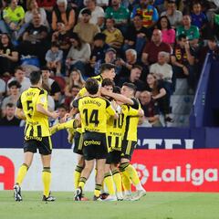 Bebé y Bermejo aguan la fiesta del Levante