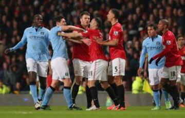 Tensi&oacute;n en los &uacute;ltimos instantes del partido en Old Trafford. 