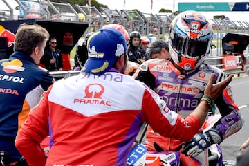 Jorge Martín logró una brutal pole en MotoGP en el Gran Premio de Australia. La pole llegó con la ayuda inestimable de su compañero Zarco, que le resultó una referencia ideal para parar el crono en 1:27.767 y establecer un nuevo récord en Phillip Island.