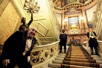 Las escaleras del Palacio de Linares.