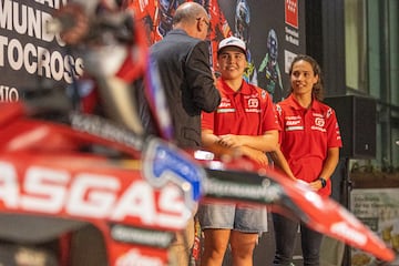 Daniela Guillén y Gabriela Seisdedos, en la presentación del MXGP de España en Xanadú.