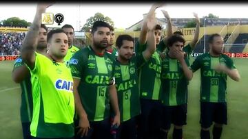 San Lorenzo entró a la cancha con camisetas de Chapecoense