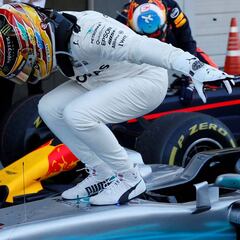 Hamilton gana, Vettel abandona y gran remontada de Alonso