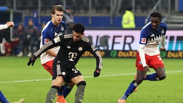 Bayern Munich's Colombian forward #14 Luis Diaz (C) shoots to score his team's second goal during the German first division Bundesliga football match between Hamburger SV and FC Bayern Munich in Hamburg, northern Germany on January 31, 2026. (Photo by IBRAHIM OT / AFP) / DFL REGULATIONS PROHIBIT ANY USE OF PHOTOGRAPHS AS IMAGE SEQUENCES AND/OR QUASI-VIDEO