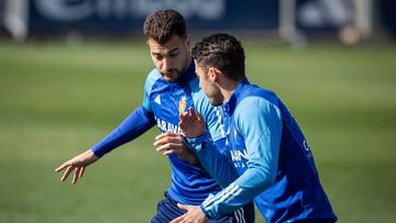 Sinan Bakis y Toni Moya, en un entrenamiento del Real Zaragoza.