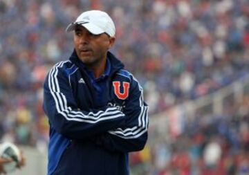 Jorge Sampaoli es el DT con mejor rendimiento en la historia de la U. Gan&oacute; un 67,90% de los puntos en 135 partidos oficiales entre 2011 y 2012.Obtuvo tres t&iacute;tulos nacionales y una Copa Sudamericana.