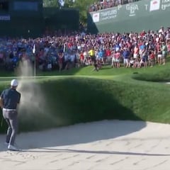 Soñarlo ya es de psiquiátrico: ¡gana el torneo con un golpe desde el búnker a 30 metros!