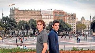 <b>FELICES E ILUSIONADOS. </b>Raúl Baena y Javi López 'merendaron' ayer con AS en el centro de Barcelona.