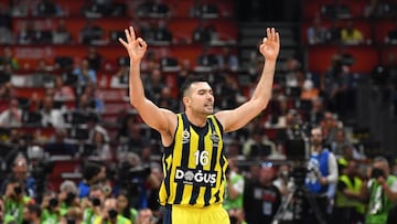 Kostas Sloukas, celebra un triple.