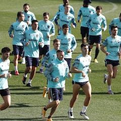 Melero regresa al trabajo con el grupo dos meses después