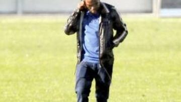 Drenthe pierde un pendiente de diamantes en el campo de entrenamiento