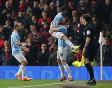 Edin Dzeko celebra el 0-1.