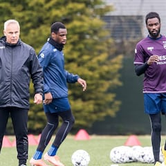 Futbolistas de la Eredivisie aceptan reducciones salariales de hasta un 20%