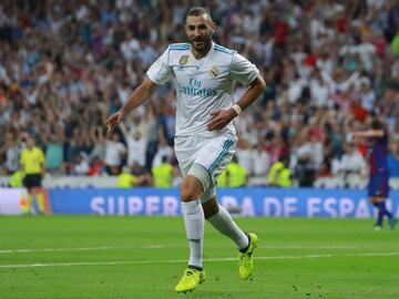 El centro delantero del Real Madrid recibe un salario de 22 millones de euros por a?o con los merengues.