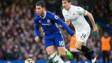 London (United Kingdom), 25/02/2017.- Chelsea's Eden Hazard vies for the ball with Swansea City's Jack Cork during the English Premier League soccer match between Chelsea and Swansea City at Stamford Bridge in London, Britain, 25 February 2017. (Londres) EFE/EPA/HAYOUNG JEON