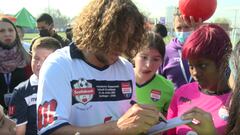 El aparato más curioso que tuvo que firmar Puyol en su visita a Chile