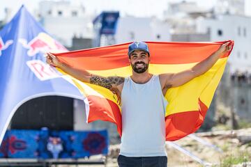 Gimeno, en Mostar con una bandera española