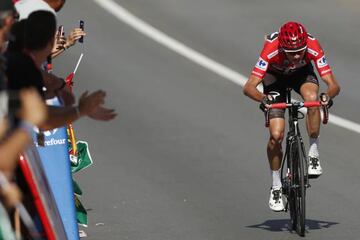 Chris Froome llega a la meta de Antequera en persecución de Contador y del grupo de Nibali.