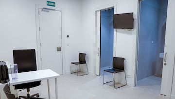 La sala de técnicos visitantes en el Roig Arena.