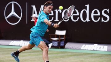 STUTTGART, GERMANY - JUNE 15: Roger Federer of Switzerland plays a backhand to Guido Pella of Argentina during day 5 of the Mercedes Cup at Tennisclub Weissenhof on June 15, 2018 in Stuttgart, Germany. (Photo by Alex Grimm/Getty Images)