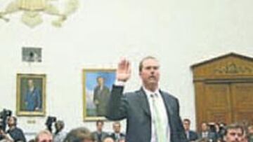 <b>DECLARANDO. </b>McGwire declara por el uso de anabolizantes.