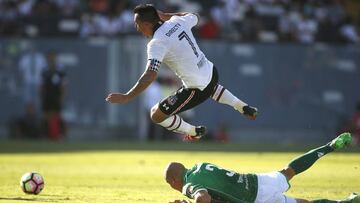 Futbol, Futbol, Colo Colo vs Audax Italiano.
Segunda fecha, campeonato de Clausura 2016/17.
El jugador de Colo Colo Esteban Paredes controla la pelota durante el partido de primera division disputado contra Audax Italiano en el estadio Monumental de Sa