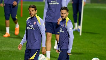 Koke y Baena, durante un entrenamiento del Atlético.