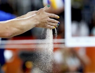 Instante del partido de la final de voley-playa femenino entre Brasil y Alemania.