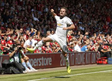 Juan Mata marcó el primer gol del Manchester United.