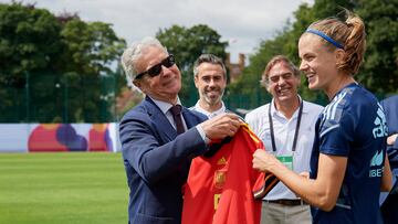 El embajador recibe a La Roja en Londres